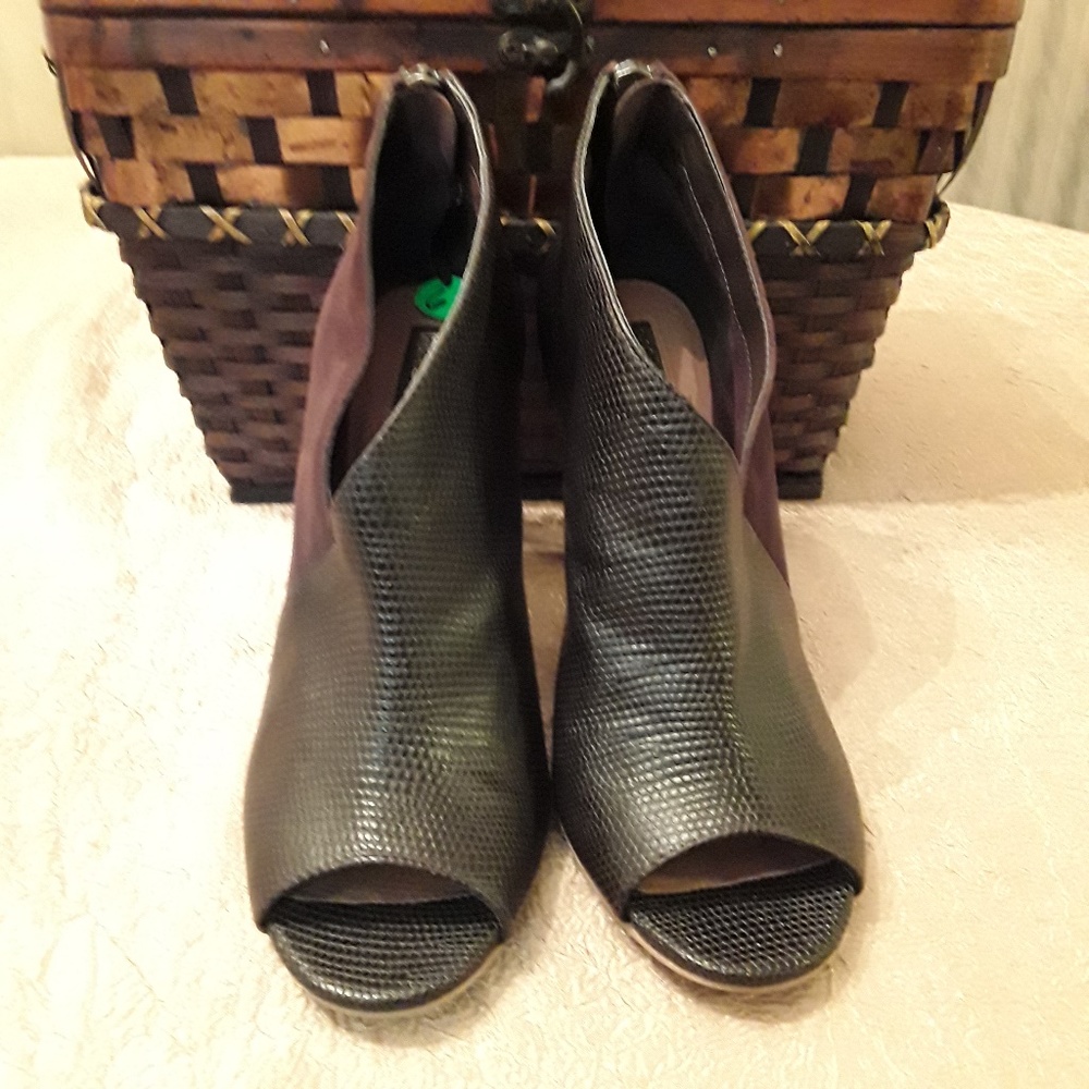 Halogen Riley Ankle Bootie, Size 6M - Picture 6 of 6